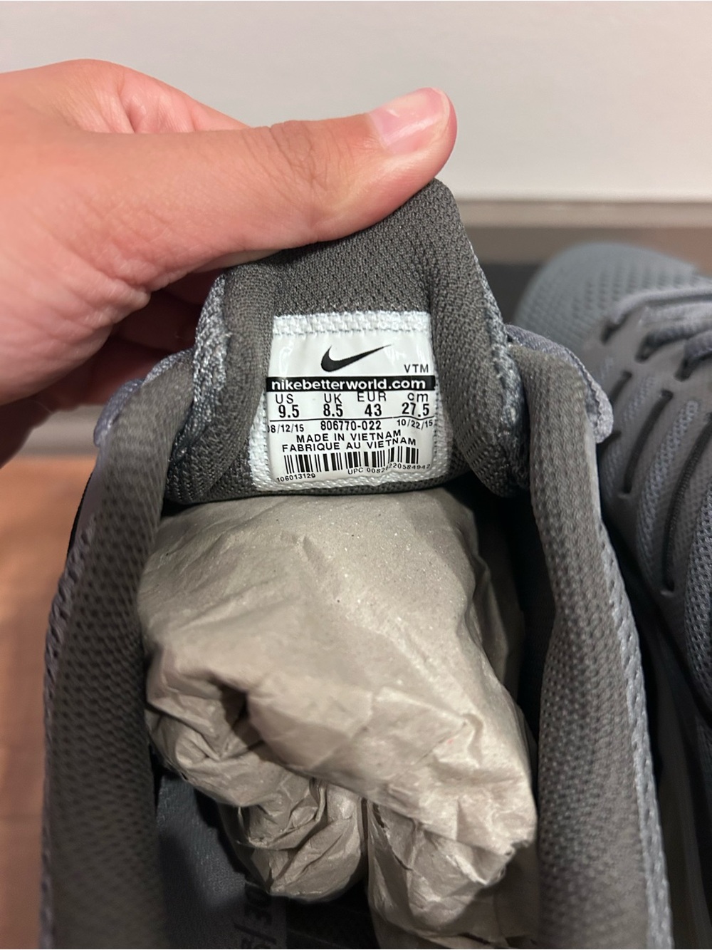 Nike Men’s Gray and Black Air-Max Sneakers - Picture 6 of 6